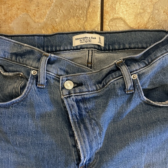 Ultra High Rise 90s Straight Jean - Abercrombie & Fitch - Picture 5 of 11